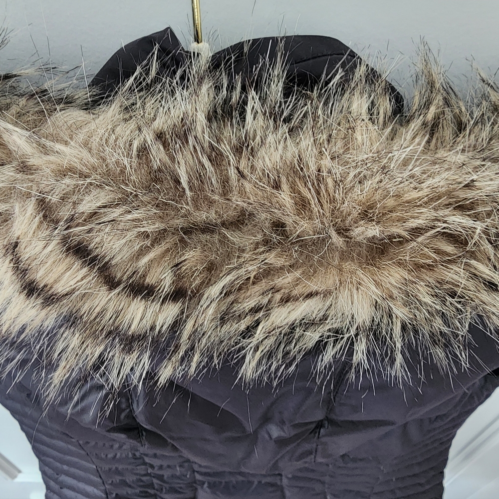 Eddie Bauer Quilted Puffer Vest with Faux Fur Hood | Black | Size XL - Picture 9 of 12